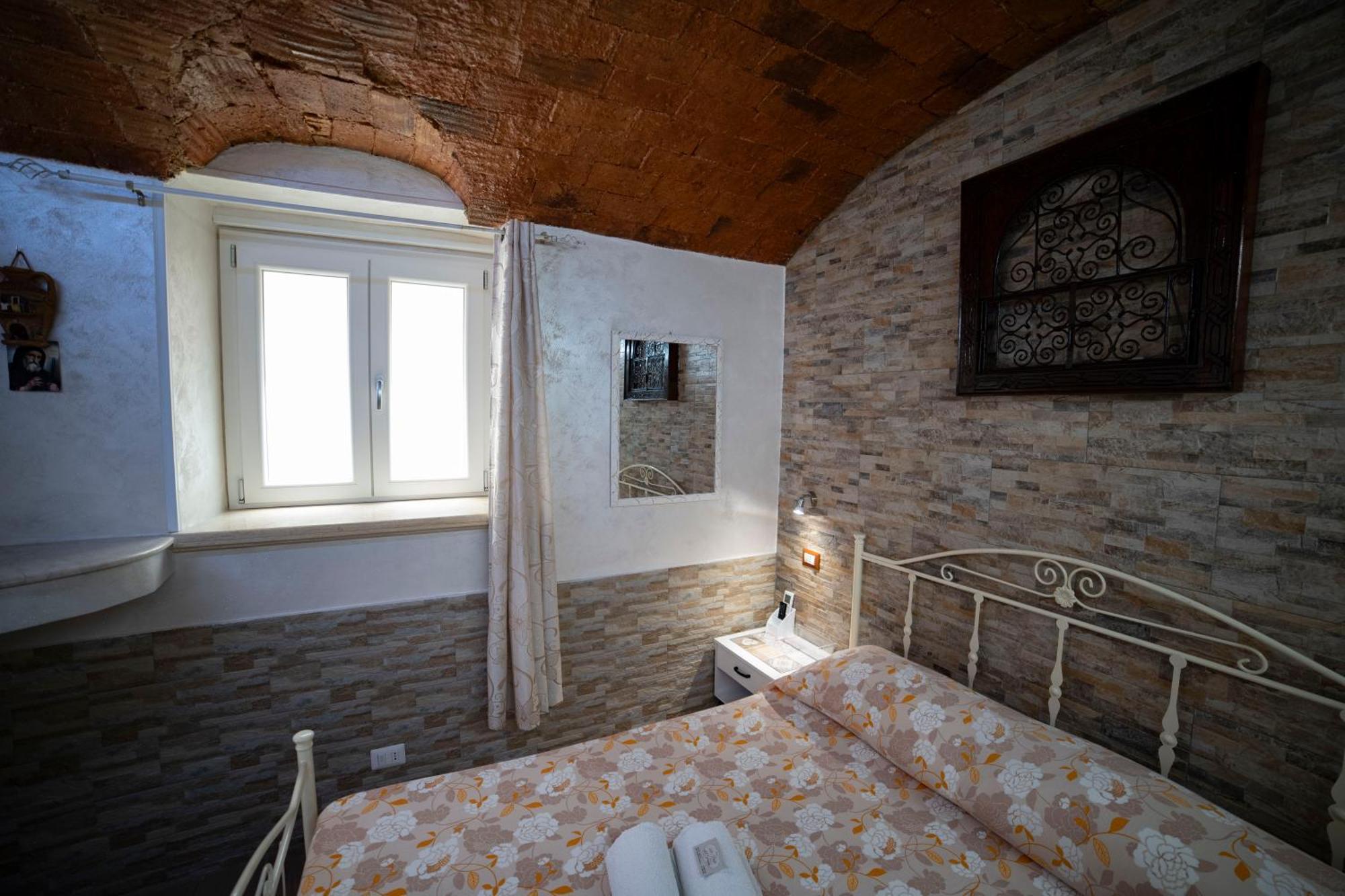 La Perla Del Tirreno Bed & Breakfast Тропеа Стая снимка