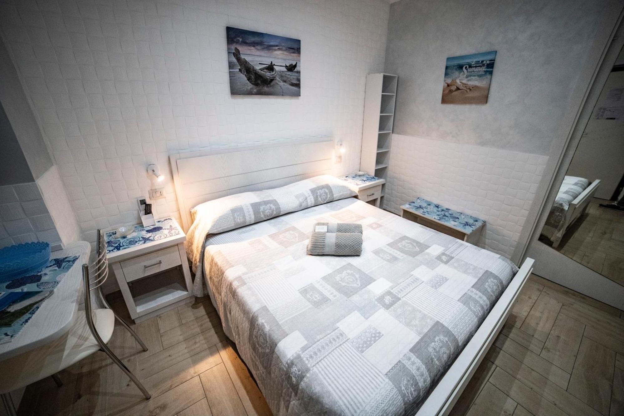 La Perla Del Tirreno Bed & Breakfast Тропеа Стая снимка